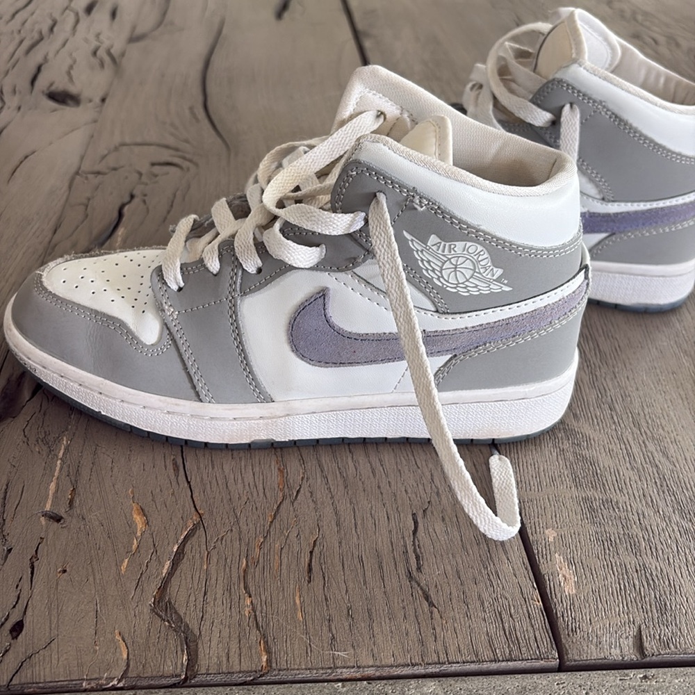 Nike - Picture 2 of 5